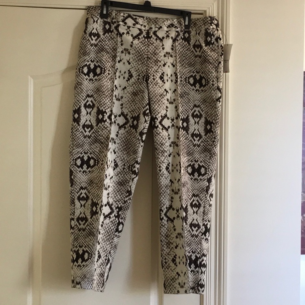 Worthington Modern Fit Snakeskin Print Capris Sz14